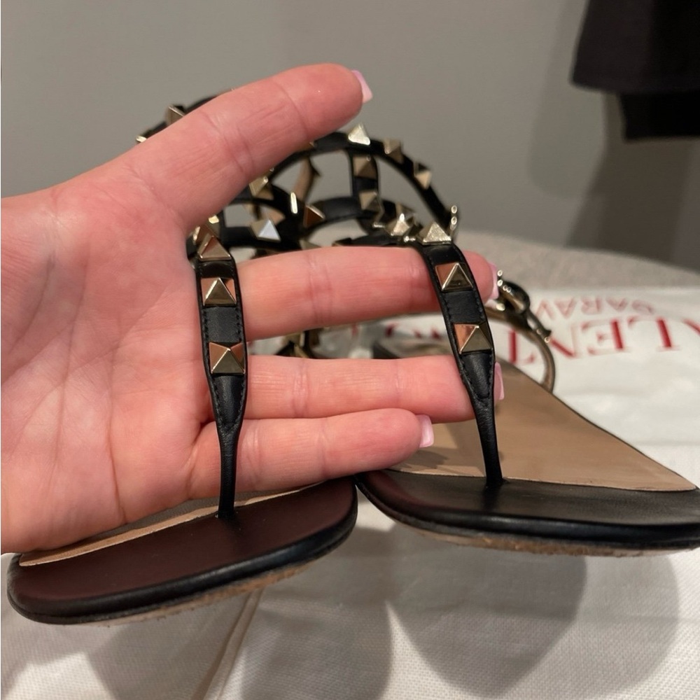 Valentino Rockstud Caged Leather Ankle Strap Thong
Sandal size 37, Black - Picture 10 of 12